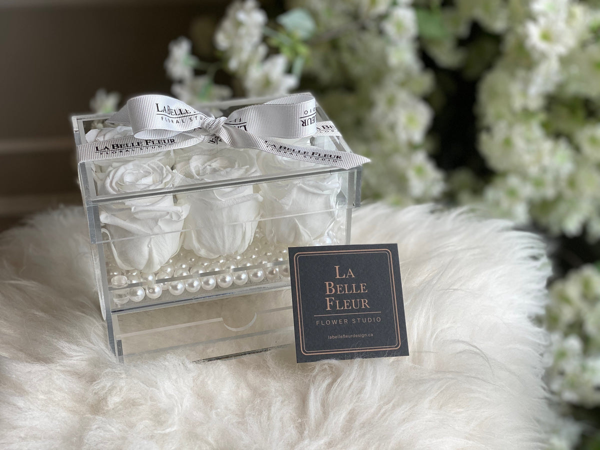 6 Preserved Roses in Acrylic Jewelry Box